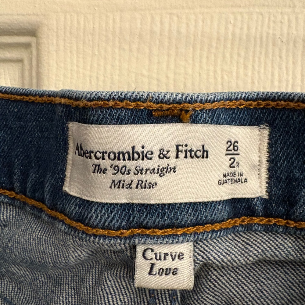 Abercrombie & Fitch Curve Love Mid Rise 90s Straight Frayed Hem Jeans - Picture 4 of 5